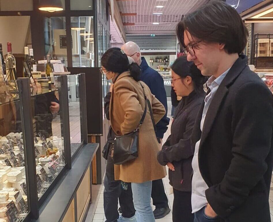 Visite de la ville de Tours, arrêt aux Halles.